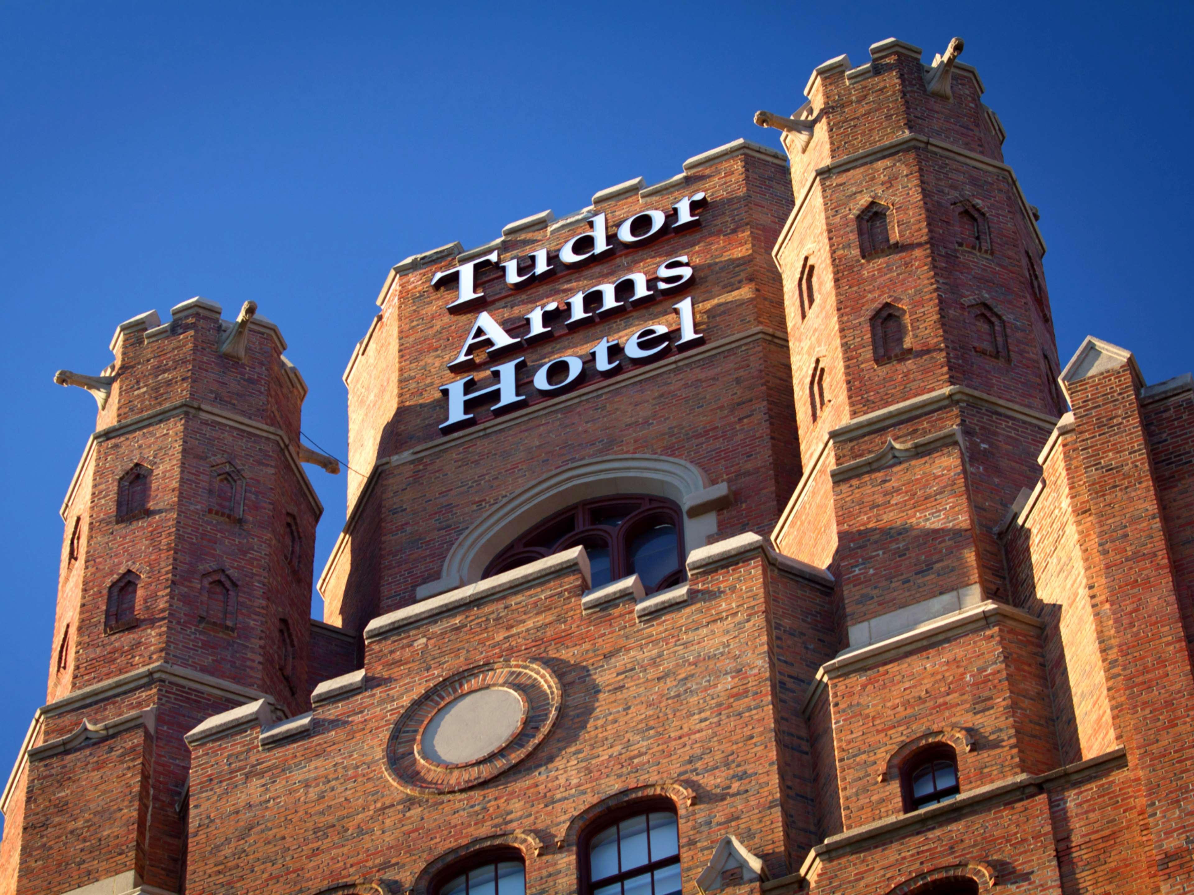 The Tudor Arms Hotel Cleveland - A Doubletree By Hilton Exterior photo