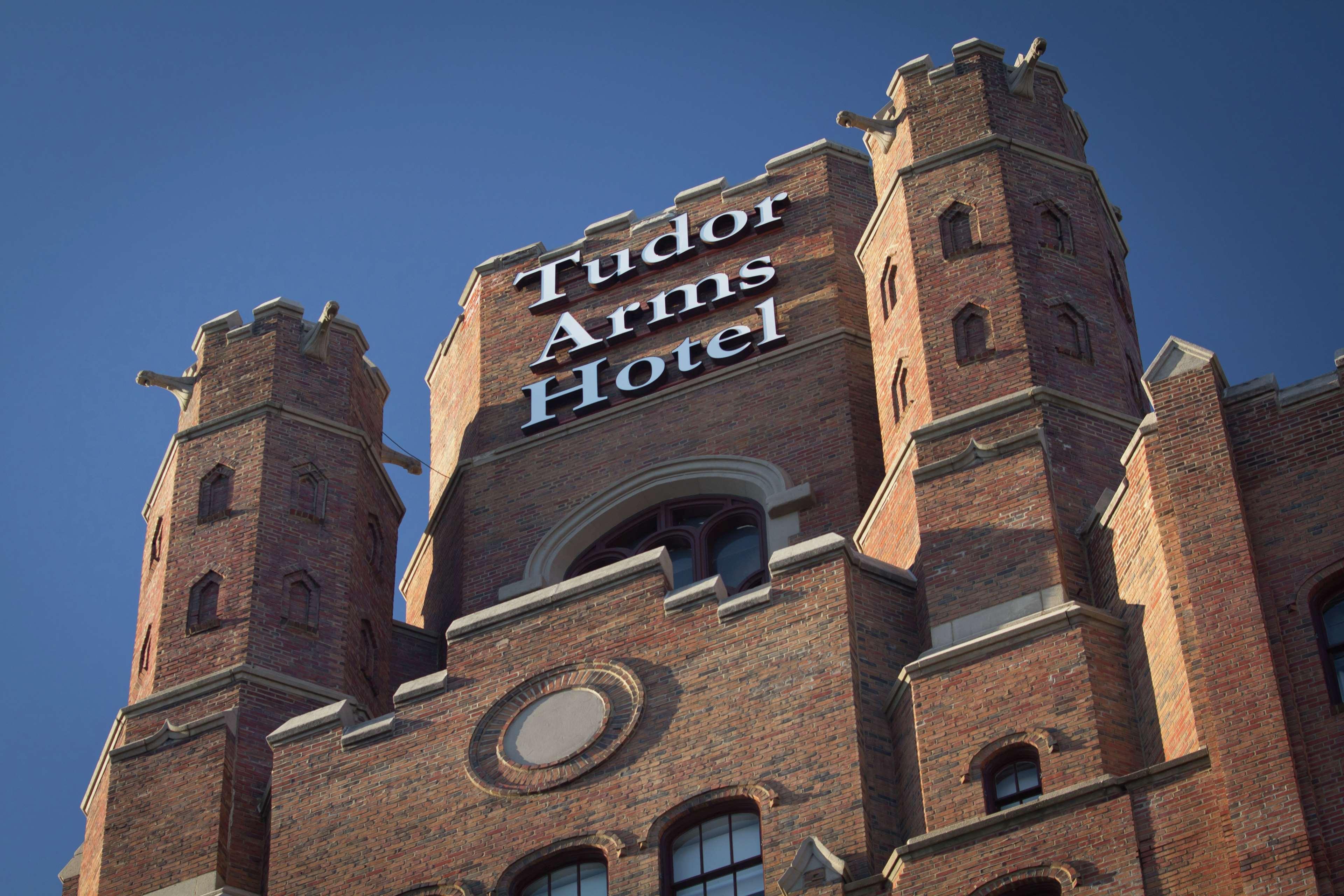 The Tudor Arms Hotel Cleveland - A Doubletree By Hilton Exterior photo