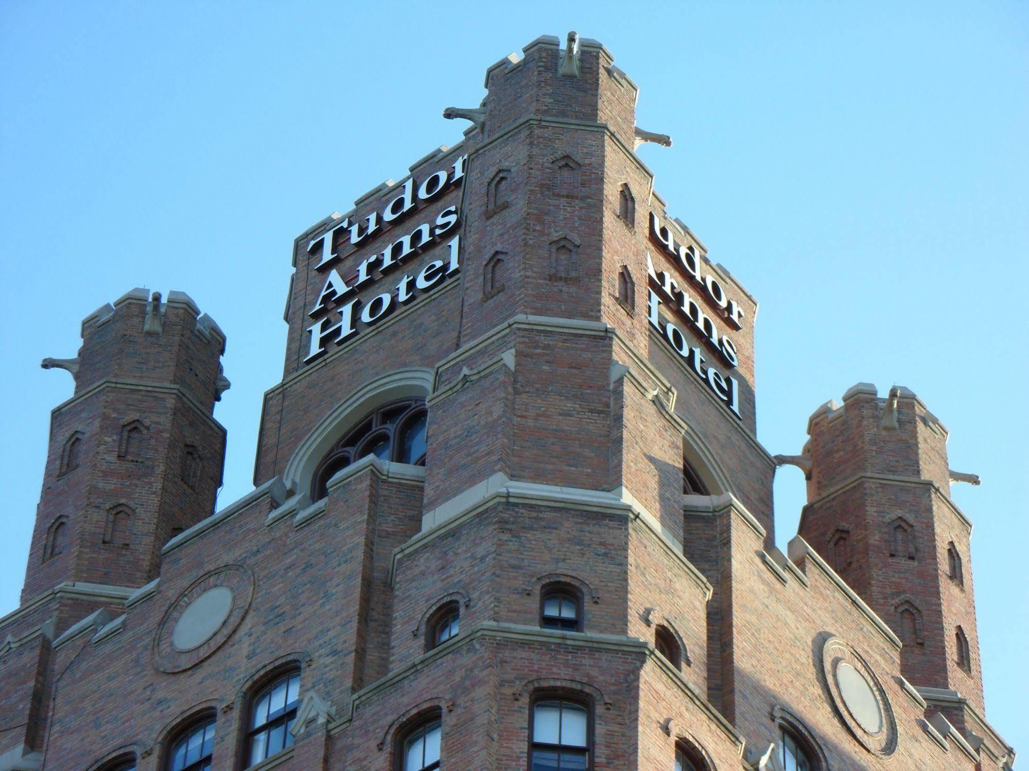 The Tudor Arms Hotel Cleveland - A Doubletree By Hilton Exterior photo